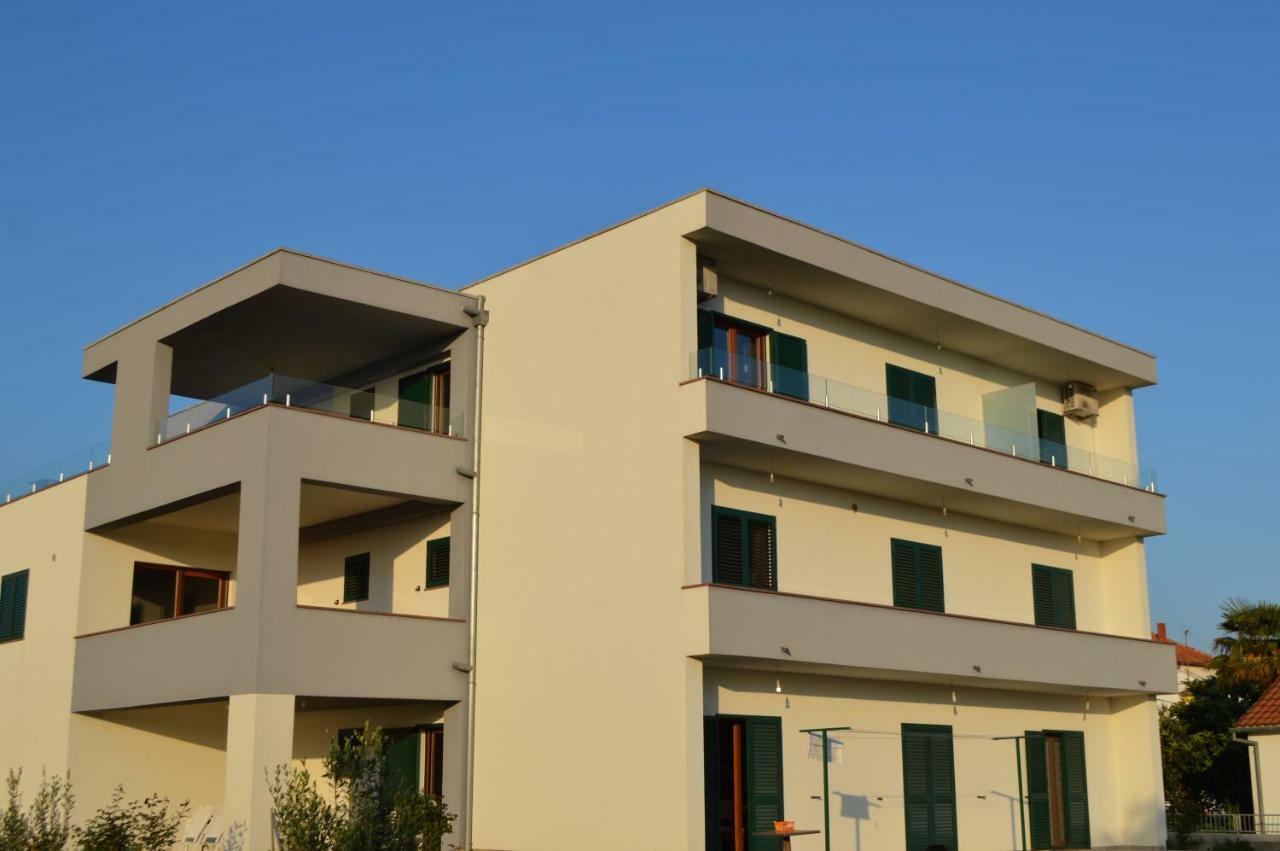 Apartmani Mila Sukošan Esterno foto