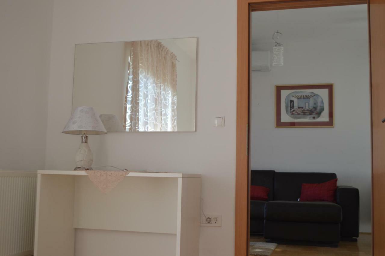 Apartmani Mila Sukošan Esterno foto